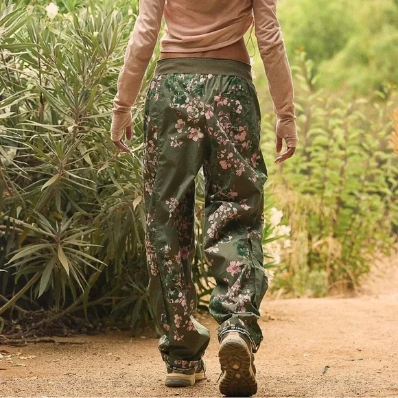 Free People Mesmerize Me Printed Pant - Picture 5 of 5